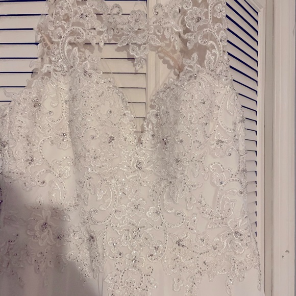 Kiesha Morilee wedding gown by Madeline Gardner. - Picture 3 of 8